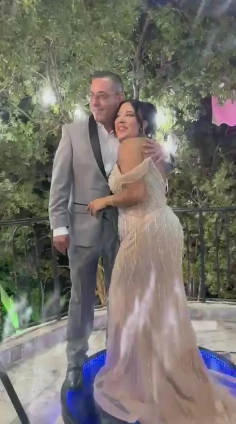 A couple laughing in each other's arms on the 360 cam platform